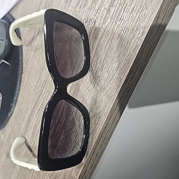 Chanel sunglasses - Picture 1 of 6